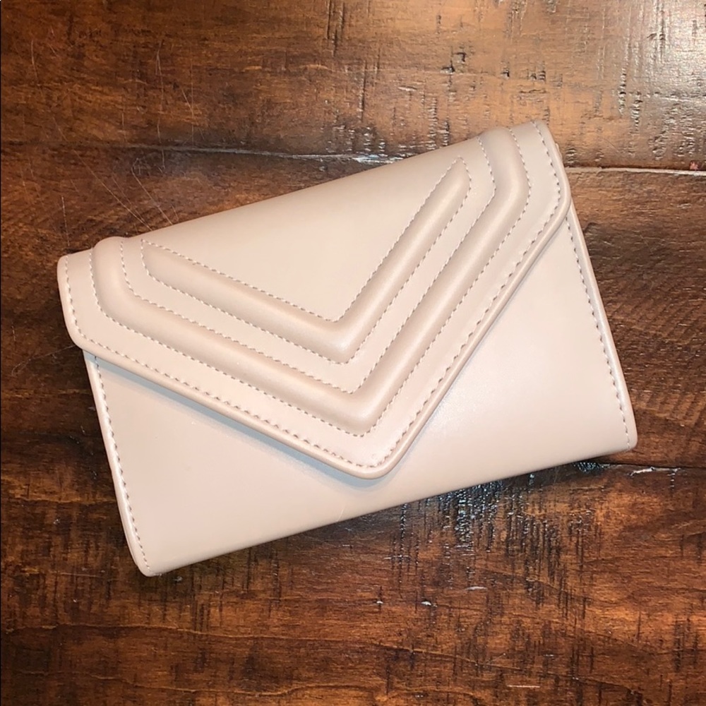 Aldo tan clutch